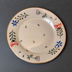 Krožnik z rožami